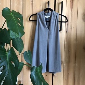 🌱 2/$25 🌱 Green Envelope Gray V-Neck Sleeveless Blouse